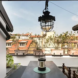 https://penthouse-centro-milano-wifi.it-lombardy.com